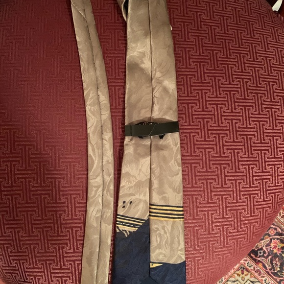 Very good brandhNd made ties from Italy . - Picture 4 of 5